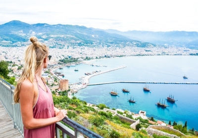 Alanya ist eine romantische Stadt an der Türkischen Riviera.